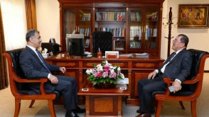 «ناظم دباغ» با «صفین دزه‌یی» رئیس اداره روابط خارجی حکومت اقلیم کردستان دیدار کرد